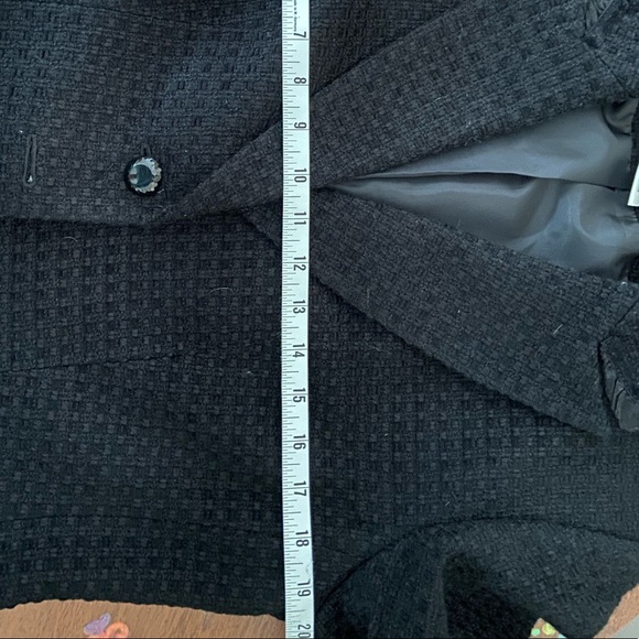 Jones New York suit size 10. Pristine. With velvet trim and delicate ruffle. - Picture 10 of 16